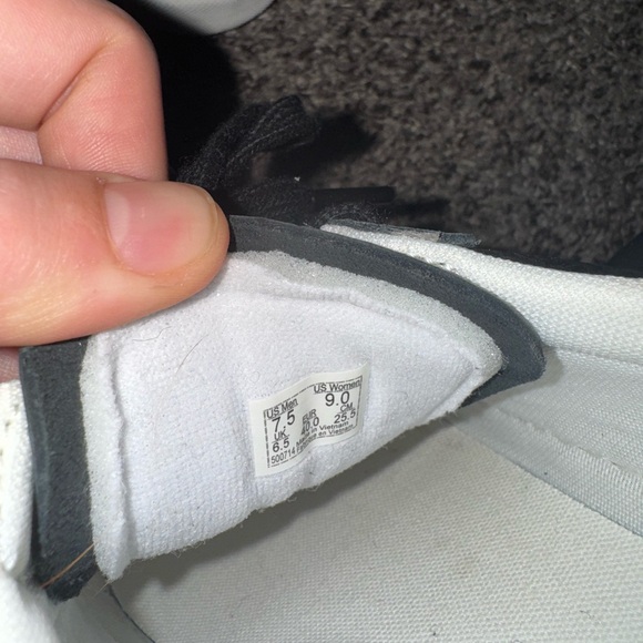 Vans - Picture 4 of 4